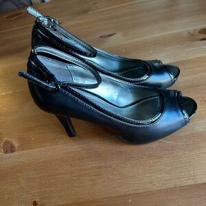 NEW FIONI Black Peep Toe Heels Ankle Strap 8 1/2